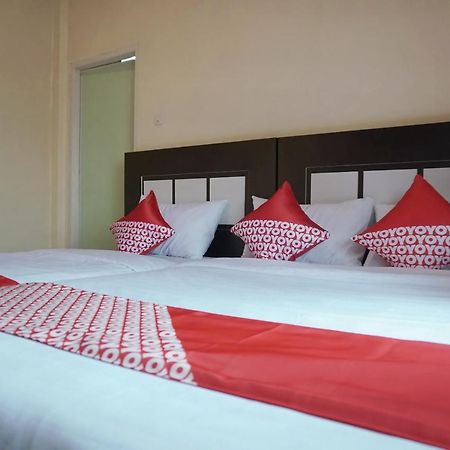 Oyo 1394 Rumaisa Homestay Syariah بيكانبارو المظهر الخارجي الصورة