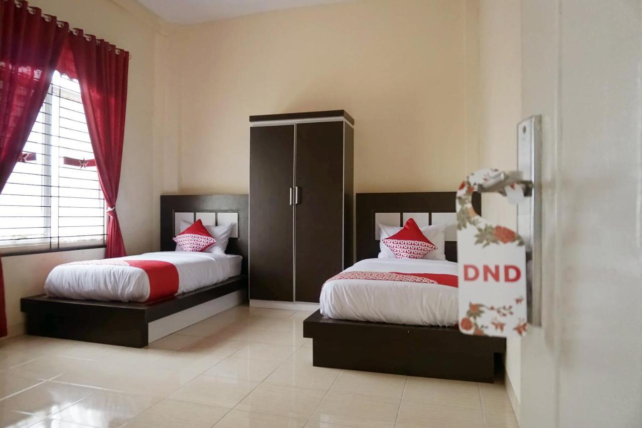 Oyo 1394 Rumaisa Homestay Syariah بيكانبارو المظهر الخارجي الصورة