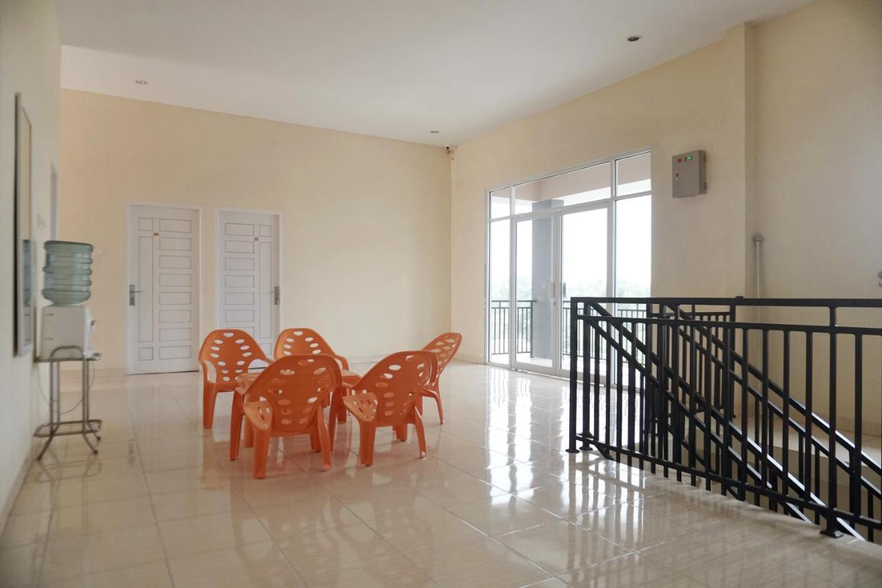 Oyo 1394 Rumaisa Homestay Syariah بيكانبارو المظهر الخارجي الصورة