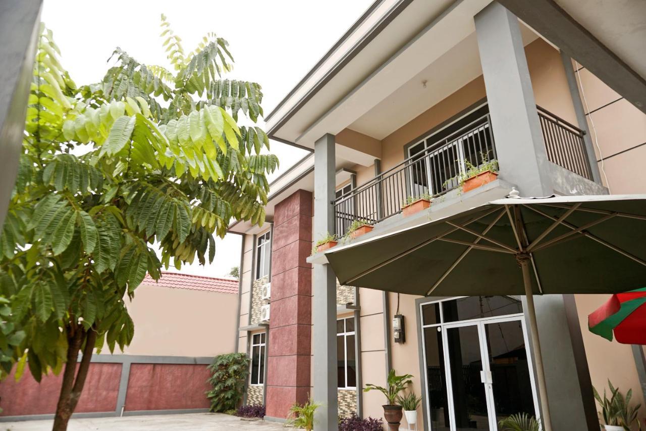 Oyo 1394 Rumaisa Homestay Syariah بيكانبارو المظهر الخارجي الصورة