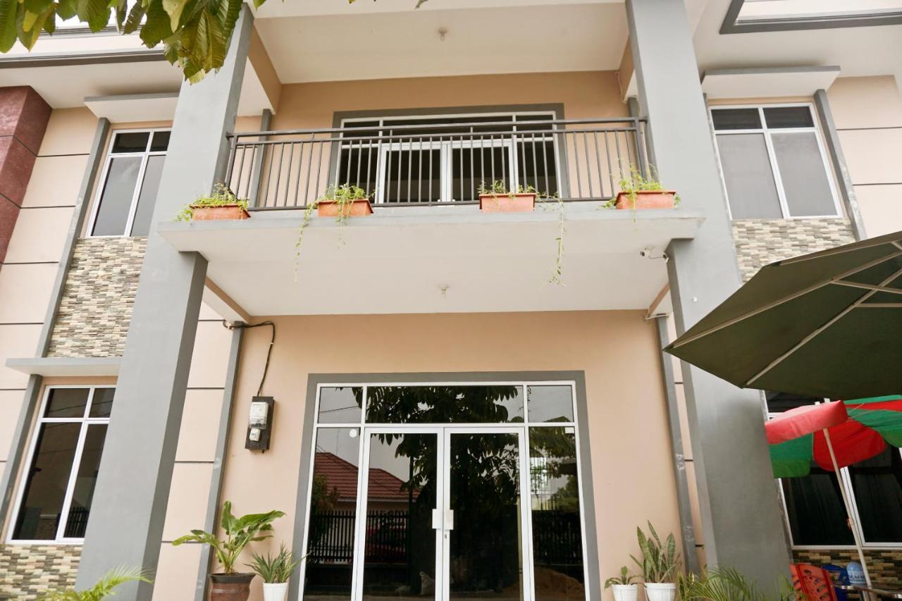 Oyo 1394 Rumaisa Homestay Syariah بيكانبارو المظهر الخارجي الصورة